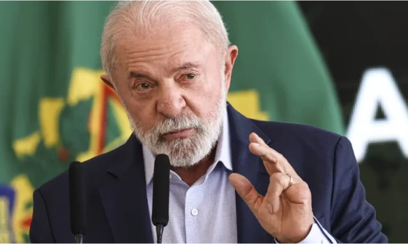 Lula conclui plano de apoio a setores afetados pelo “tarifaço” de Trump
