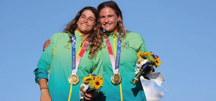 Martine Grael e Kahena Kunze conquistam a medalha de ouro na vela.