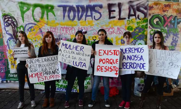 Medo de estupro cresce entre brasileiras; levantamento aponta que sentimento de insegurança atinge níveis recordes