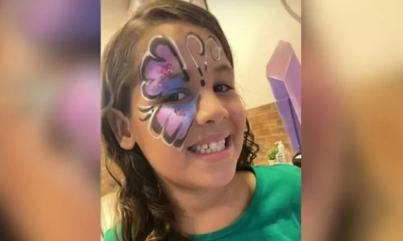 Menina de oito anos morre após inalar desodorante durante desafio no TikTok