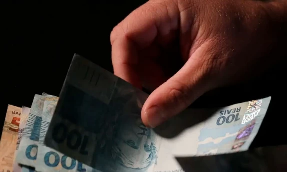 Mercado prevê inflação de 5,24% e PIB de 2,21 em 2025