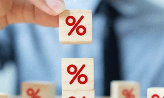 Mercado prevê primeira alta da taxa básica de juros em 2 anos nesta semana
