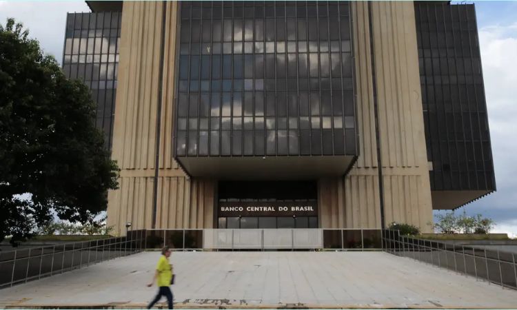Mercado projeta crescimento de 2,16% do PIB em 2025 e mantém inflação acima do teto da meta