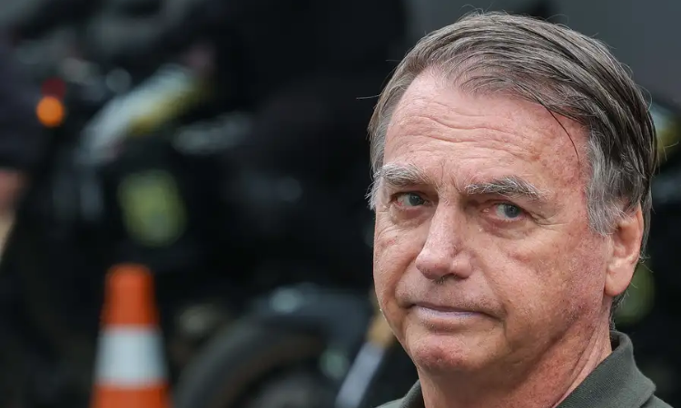 Ministro Alexandre de Moraes autoriza Jair Bolsonaro a realizar exames em hospital após queda