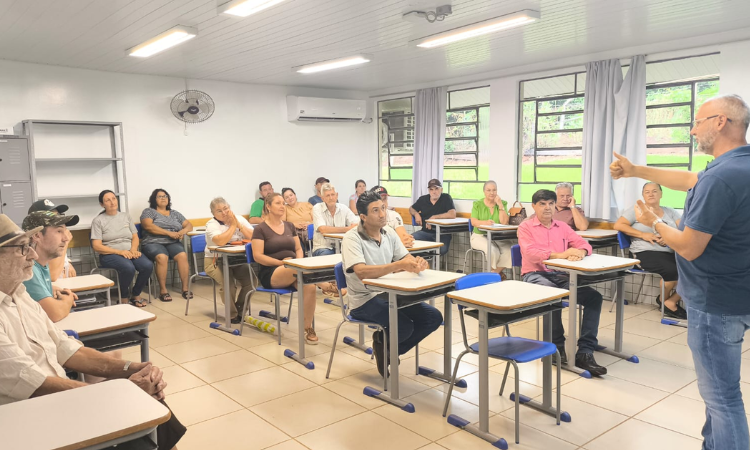 GUARANIAÇU: Moradores do Bormann recebem orientações sobre emissão de Nota Fiscal Eletrônica para Produtor Rural