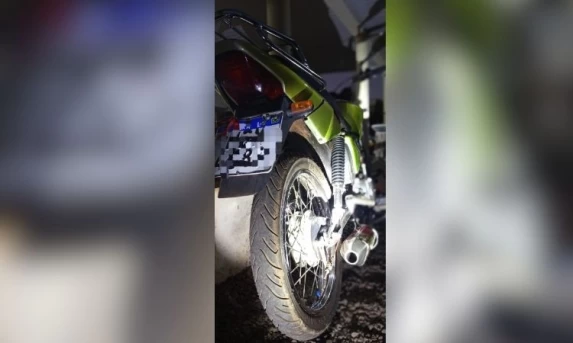Motocicleta com escapamento irregular é apreendida durante fiscalização em Quedas do Iguaçu
