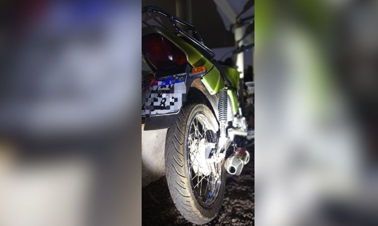 Motocicleta com escapamento irregular é apreendida durante fiscalização em Quedas do Iguaçu