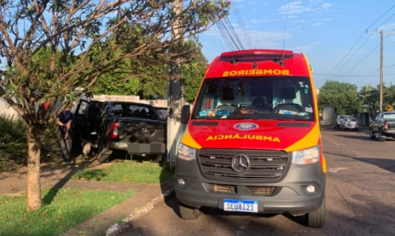 Motorista morre após bater caminhonete no muro do Cemitério São Luiz em Cascavel