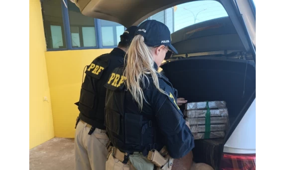 Mulher de 29 anos é presa com 165,9 kg de maconha na BR-277