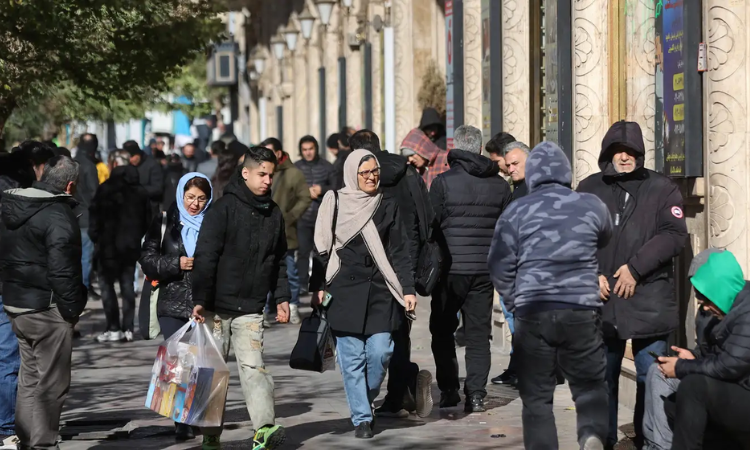 Mundo: Trump Anuncia Tarifa de 25% para Países que Negociarem com o Irã