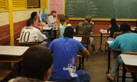 Nascidos em setembro e outubro recebem quinta parcela do Pé-de-Meia