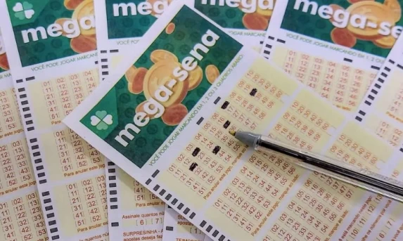Ninguém acerta as seis dezenas: Mega-Sena acumula e prêmio principal vai a R$ 8 milhões