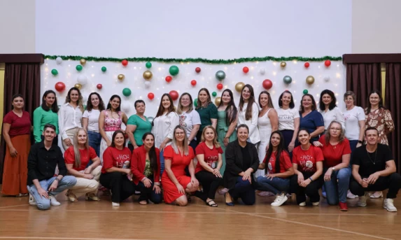 Noite encantadora marca a 1ª Cantata de Natal da Escola Municipal Octávio Simioni