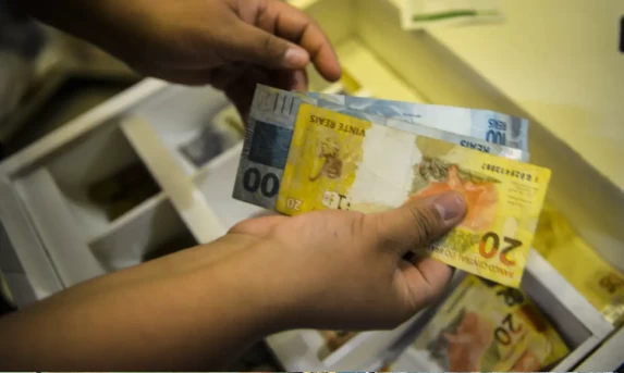 Novo Desenrola renegocia R$ 12 bilhões e beneficia mais de 1 milhão de pessoas