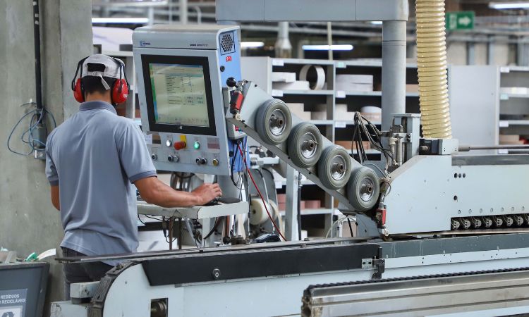 OPORTUNIDADE: PARANÁ ABRE A SEMANA COM 26,5 MIL VAGAS DE EMPREGO; CASCAVEL E REGIÃO LIDERAM AS OFERTAS NO INTERIOR