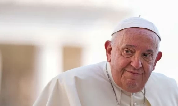 Papa Francisco está em condição estável e sem febre, diz Vaticano