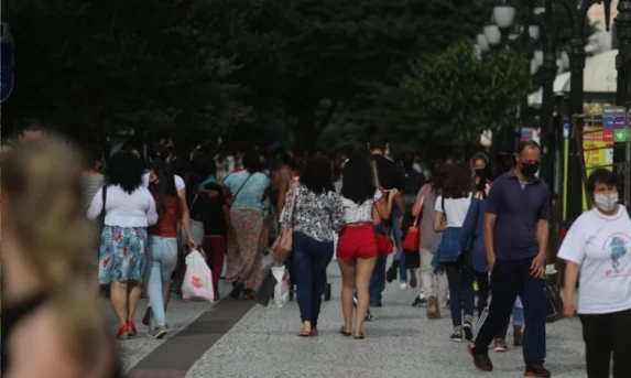 Paraná atinge 11,9 milhões de habitantes e lidera crescimento de novos domicílios no Sul