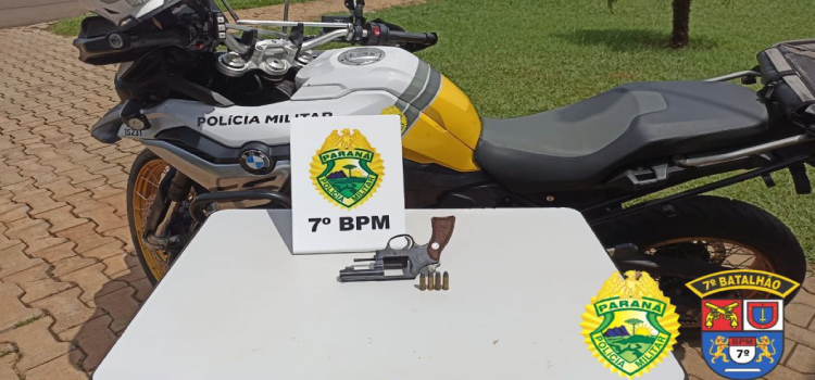 PARANÁ: Motorista para em fila dupla e acaba preso por porte ilegal de arma de fogo, em Cruzeiro do Oeste.