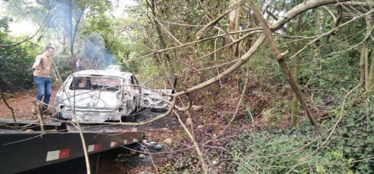 PARANÁ: Mulher é amarrada e deixada em carro incendiado por suposto amante em Rolândia.