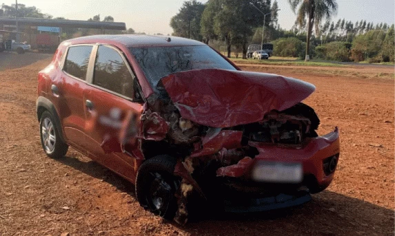 Passageiro fica ferido em acidente entre carros na BR 277 em Cascavel