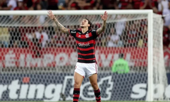 Pedro decide e Fla derrota Millonarios para avançar na Libertadores.