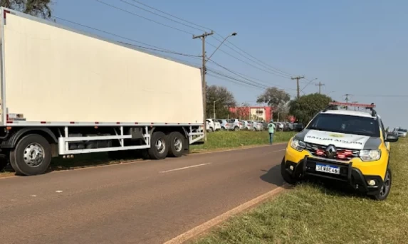 Piratas do Asfalto: Motorista de caminhão é rendido e tem carga de celulares roubada por criminosos na BR-277, em Cascavel