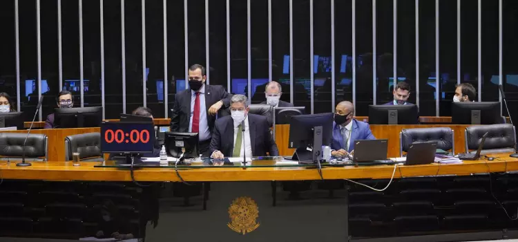 Plenário da Câmara aprova MP que viabiliza privatização da Eletrobras