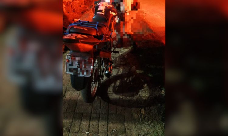 PM apreende motocicleta com escapamento adulterado e licenciamento vencido há 12 anos em Espigão Alto do Iguaçu