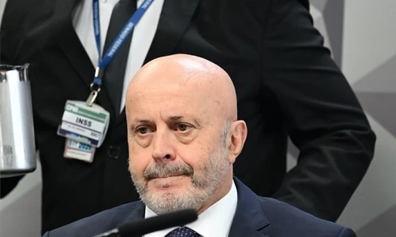 POLÊMICA NA CPMI: TESTEMUNHA AFIRMA QUE FILHO DE LULA RECEBEU “MESADA” DE R$ 300 MIL DO ‘CARECA DO INSS’