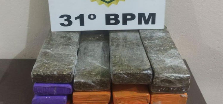 POLICIAL: Com tornozeleiras eletrônicas, dupla é detida pelo BPFrom com nove quilos de maconha.