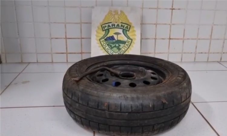 Policial: Homem de 44 anos é preso ao ser flagrado furtando roda de veículo dentro do pátio do Detran