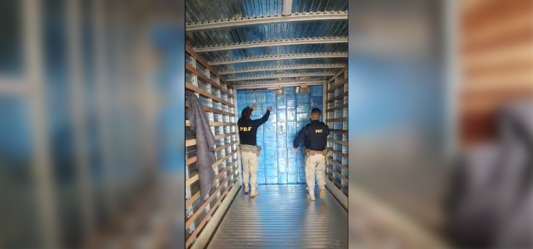 POLICIAL: PRF apreende eletrônicos na BR-277. O condutor faria o transporte para Londrina.