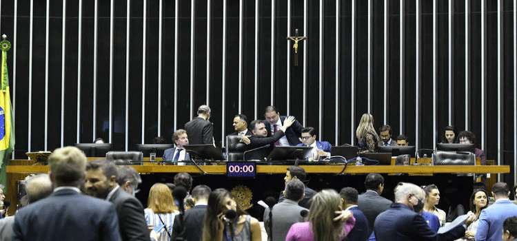 POLÍTICA: Congresso pede ao STF que anule suspensão do piso da enfermagem.