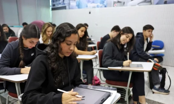 Prazo para pedir isenção da taxa de inscrição do Enem termina às 23h59