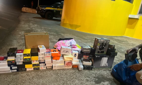 PRF apreende carro carregado com mercadorias do Paraguai em Catanduvas