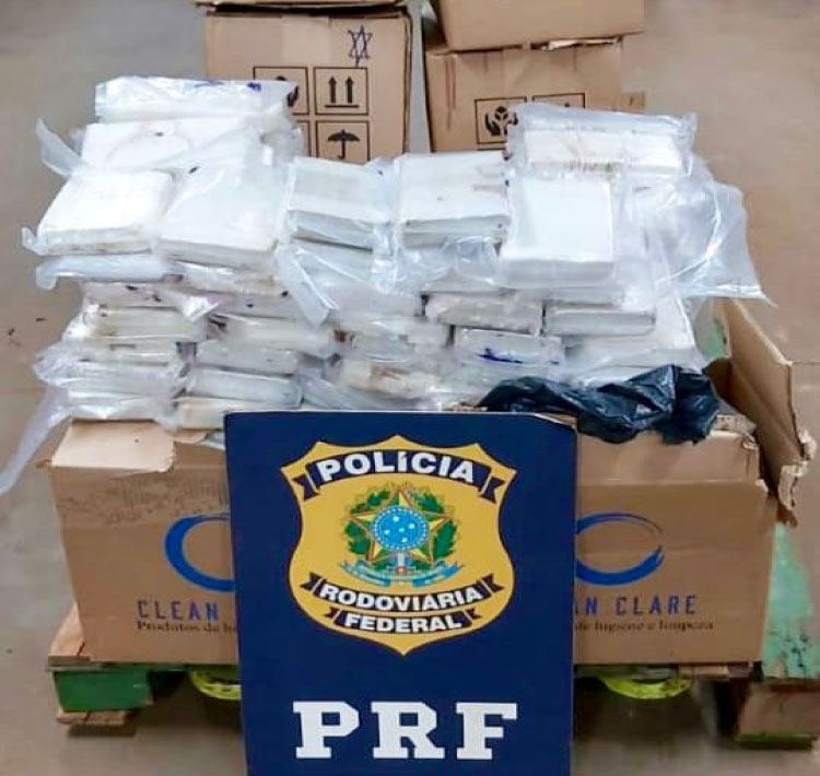 PRF apreende grande quantidade de cloridrato de cocaína em Céu Azul.