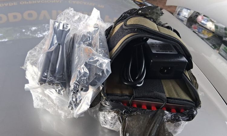 PRF apreende grande quantidade de medicamentos estrangeiros e bloqueador de sinal na BR-277