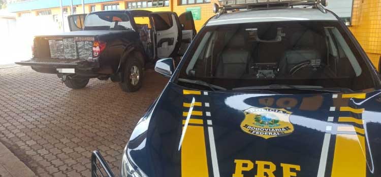 PRF apreende mais de 1,2 tonelada de maconha em Cascavel (PR).