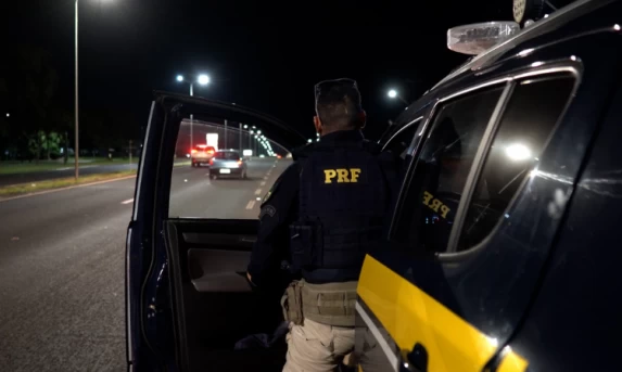 PRF e PM impedem roubo a ônibus interestadual em Corbélia (PR)