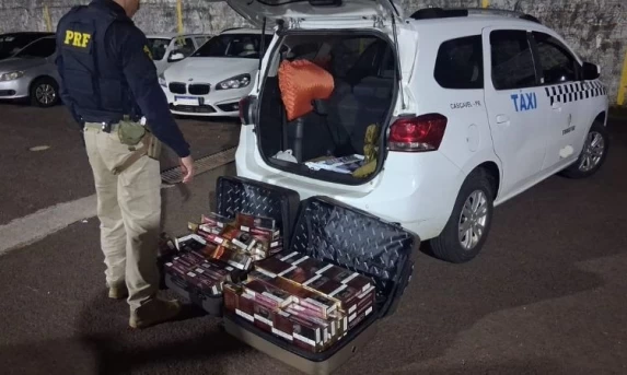 PRF e Receita Federal apreendem carga de cigarros contrabandeados na BR-277, em Santa Tereza do Oeste