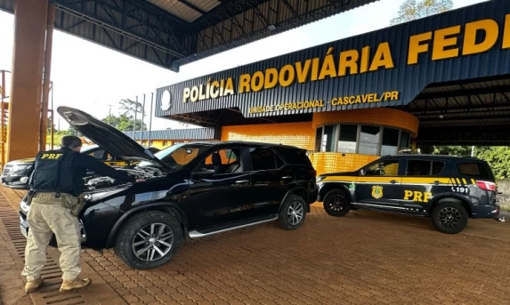 PRF recupera veículo furtado e prende suspeito por receptação na BR-277, em Cascavel.