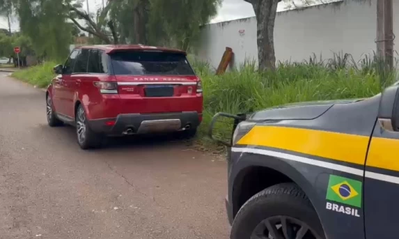 PRF recupera veículo roubado em Cascavel