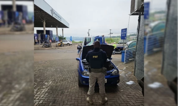PRF recupera veículo roubado há mais de 25 anos na BR-277, em Foz do Iguaçu