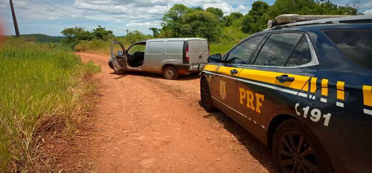QUEDAS DO IGUAÇU: PRF intercepta comboio de cigarros no oeste do estado.