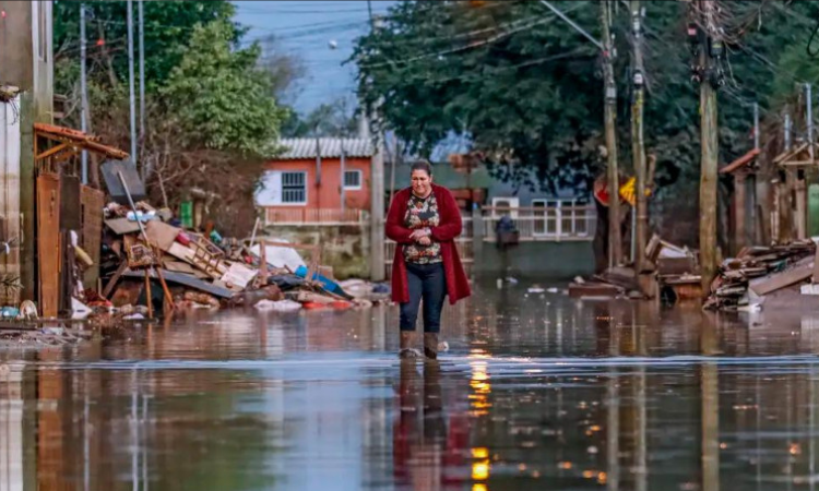 Rastro de destruição no RS acende alerta vermelho: Ventos de até 100 km/h e temporais ameaçam quase 100 municípios do Paraná