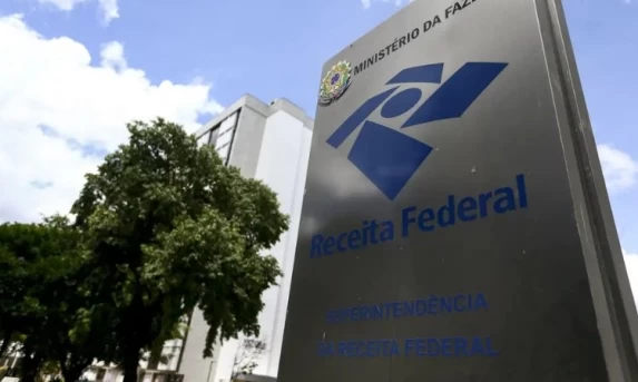Receita Federal libera consulta ao terceiro lote da restituição do Imposto de Renda 2026