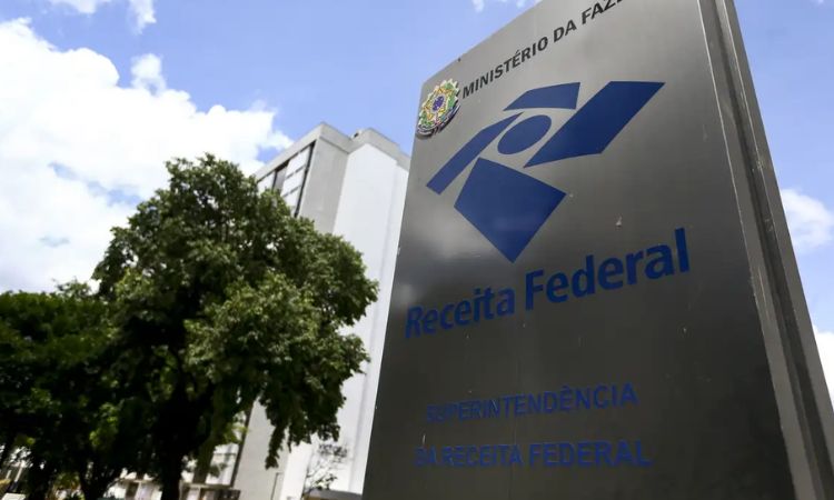 Receita Federal libera consulta ao terceiro lote da restituição do Imposto de Renda 2026