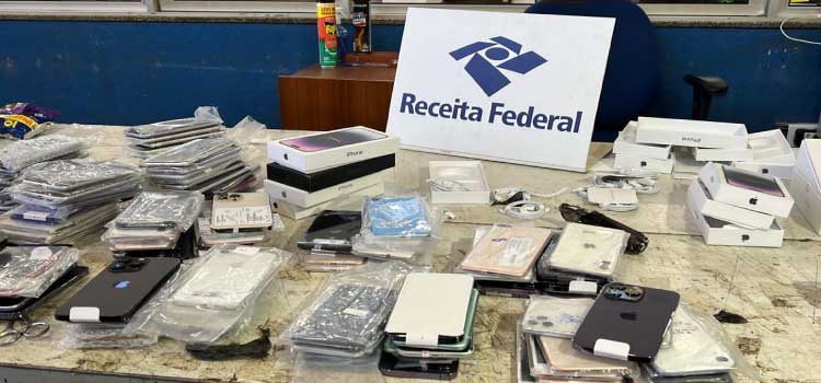 RF encontra cerca de R$ 500 mil em mercadorias irregulares durante a deslacração de ônibus em Foz.
