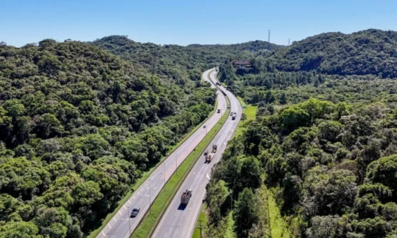 Rodovias Lotadas: Previsão de Mais de 5 Milhões de Veículos nas BRs do Litoral de SC e PR; Veja os Piores Horários para Viajar
