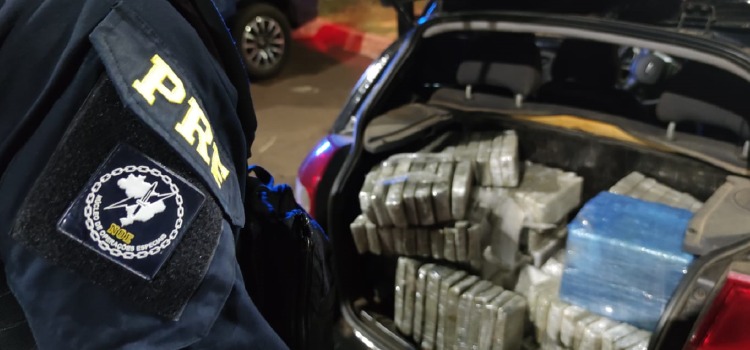 SANTA TEREZINHA DE ITAIPU: PRF apreende 211 quilos de maconha.